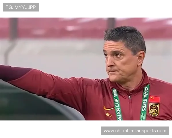 一场惨败后战术会议持续四小时，主帅面色铁青