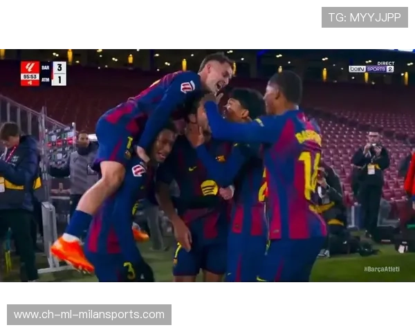 巴萨边路包夹再制造失误，拉菲尼亚近距离抽射被封