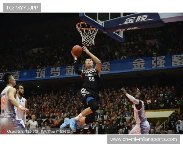 CBA 球员突破封锁后的上篮成经典镜头